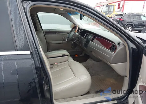 2005 Lincoln Town Car Signature L из США, поврежденный, VIN 1LNHM85W45Y642079